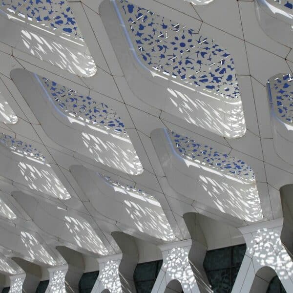 Die architektonischen Wunder von Marrakesch erkunden: Ein Blick auf den prächtigen Flughafen Marrakesch-Menara!